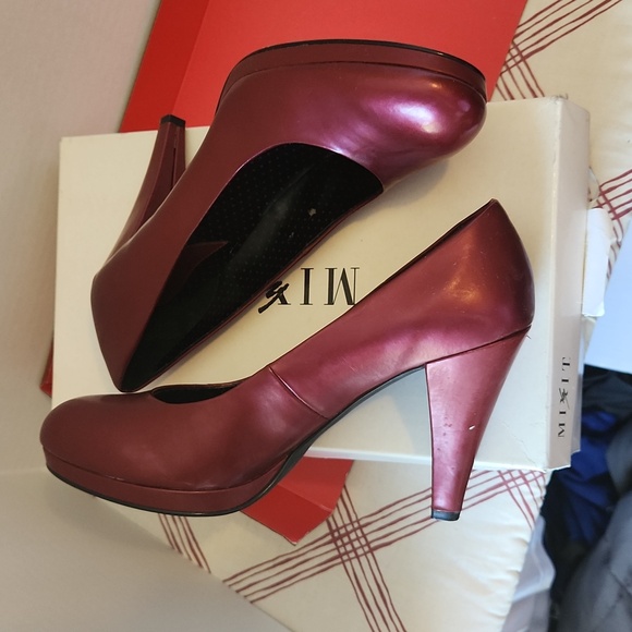 Mixit fauna red pumps used 8 1/2 - Picture 3 of 12